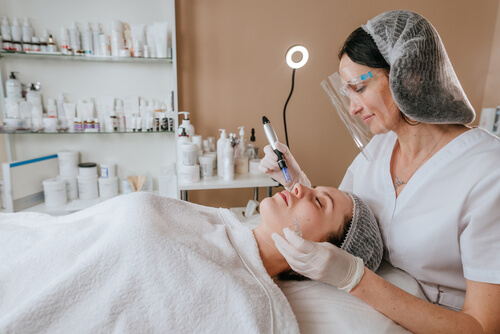 Esthetician: Jobs That Don’t Require A Degree
