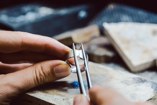 Jewelry Maker: Best Jobs For 11 Year Olds