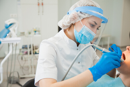 Dental Hygienist: Jobs that Pay $40 An Hour
